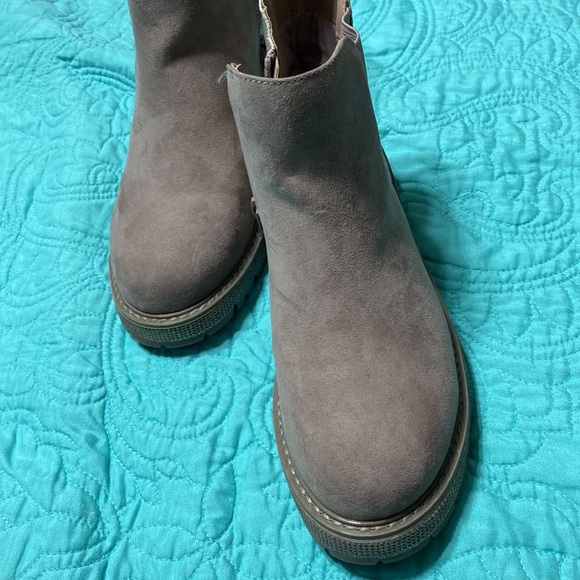 Steve Madden kids Shoes - Picture 2 of 3